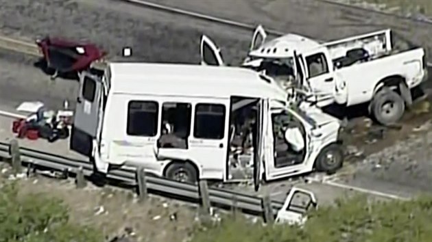 Pi srce minibusu s dodvkou zahynulo v Texasu dvanct lid (29. bezna 2017).