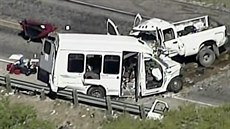 Pi sráce minibusu s dodávkou zahynulo v Texasu dvanáct lidí (29. bezna 2017).