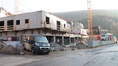 Stavba nového apartmánového domu na míst� bývalého supermarketu v centru Pece...