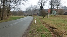 Auto taxiká�e skon�ilo v p�íkopu na konci Javoru u Teplic nad Metují.