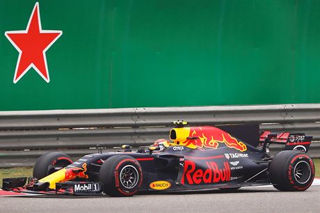 Max Verstappen z Red Bullu ve Velké cen íny.