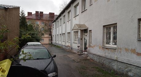 Ubytovna na Slovanské tíd v Plzni, kde lidé v pondlí veer nali mrtvého...