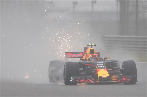 Max Verstappen v prvním tréninku na Velkou cenu íny.