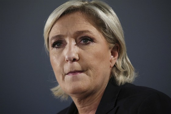 Francouzská prezidentská kandidátka Marine Le Penová během předvolební kampaně...