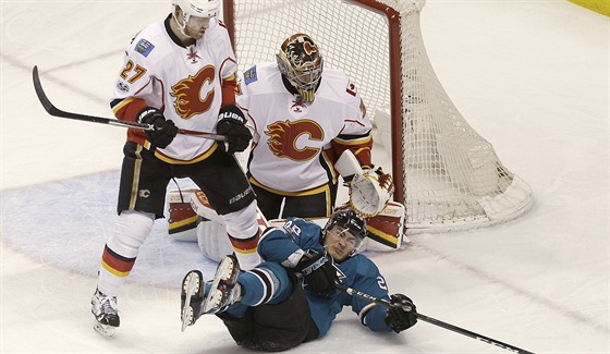 David Rittich v brance Calgary Flames v utkání proti San Jose Sharks.