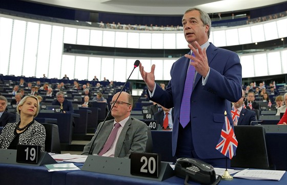 Nigel Farage bhem vystoupení v Evropském parlamentu (5. dubna 2017)