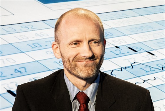 Makroekonomický analytik eské spoitelny Michal Skoepa