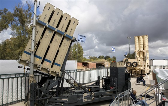 Izraelský protiraketový obranný systém zvaný Davidův prak, který vyvinul ve...