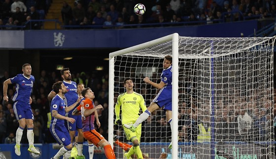 Momentka z duelu Chelsea - Manchester City.