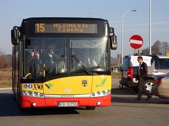 Autobusová linka z Walbrzychu poprvé zamíila a do Mezimstí (1.4.2017).