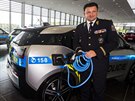 Policejní prezident Tomá Tuhý pebral ti zapjené elektromobily BMW i3.