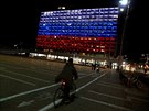 Budova radnice v Tel Avivu je nasvícená ruskými národními barvami (3. dubna...