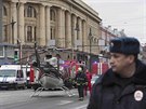 Pohled na prbh záchranných operací v centru Petrohradu (3. dubna 2017)