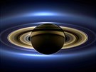 PRSTENCE SATURNU. Barevný snímek Saturnu poídila vesmírná sonda Cassini....