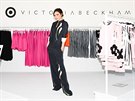 Victoria Beckhamová v modelu ze své kolekce, kterou vytvoila ve spolupráci s...
