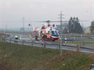 Dv� osobn� auta se srazila v pond�l� u Plan� nad Lu�nic� na sjezdu na d�lnici...