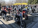 Na poheb Vry pinarové dorazily asi dv stovky motocyklist (1. dubna 2017).