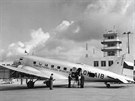 Letoun DC-2 spolenosti SL na praském letiti v roce 1937