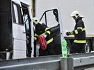 Nehoda dod�vky a kamionu, p�i n� bylo na 125. kilometru d�lnice D1 zran�no p�t...