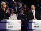 Nacionalistka Marine Le Penová a socialista Benoît Hamon bhem televizní debaty...