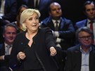 Nacionalistka Marine Le Penová bhem televizní debaty (4. dubna 2017)