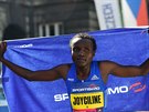 Keanka Joyciline Jepkosgeiová po triumfu Praském plmaratonu