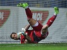 Branká Zlína Milan venger dostává první gól. Pekonal ho spoluhrá Zoran...