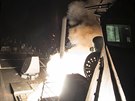 Spojené státy vypálily na základnu v syrské provincii Homs stely s plochou...