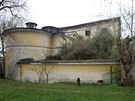 Pohled na jednu část zámku v Dlouhé Loučce na Olomoucku, který od požáru v roce...