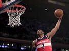 John Wall z Washingtonu letí za smeí v hale New Yorku, sledují ho Maurice...