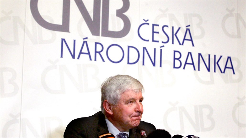 Guvernér ČNB Jiří Rusnok vysvětlil na tiskové konferenci bankovní rady ukončení...