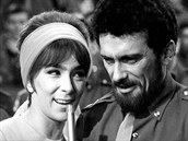 Hana Hegerová a Waldemar Matuška ve filmu Kdyby tisíc klarinetů (1964)