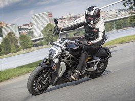 XDiavel snese prakticky neomezen nklony, kter pln vyuijete snad jen na...