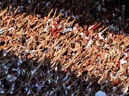 TRIBUNA SEVER. Slávistití fandové bhem derby