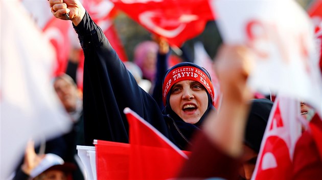 Turecko čeká referendum o změně ústavy a posílení pravomocí prezidenta. (3.4. 2017)