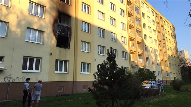 Krtce ped estou hodinou veer vypukl por v jednom z byt v Ovrsk ulici v praskch Maleicch (9.4.2017).