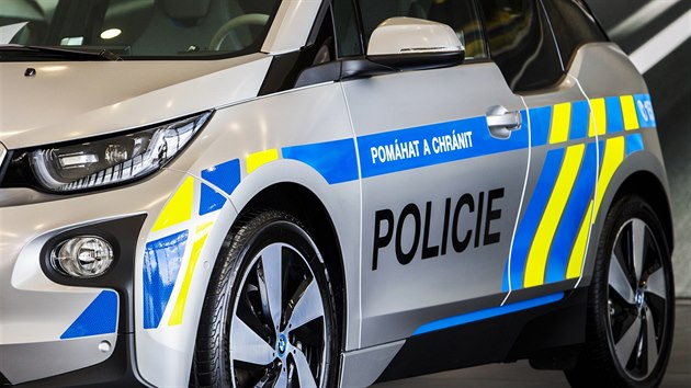 T�i elektomobily BMW i3, kter� byly zap�j�eny policii.