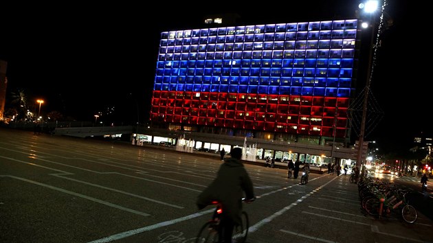 Budova radnice v Tel Avivu je nasvcen ruskmi nrodnmi barvami (3. dubna...