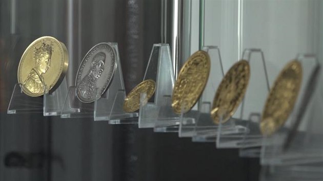 Stovky mincí z unikátní sbírky podnikatele Jaroslava Kokoluse jdou do aukce. Znalci cenu odhadují na 100 milionů korun.