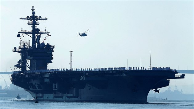 Americk flotila tvoen letadlovou lod a dalmi bojovmi plavidly zamila ke Korejskmu poloostrovu.