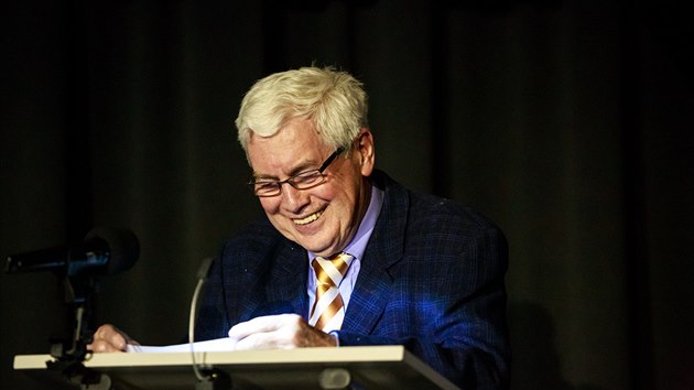 Na brn�nsk�m sjezdu �esk� astronomick� spole�nosti bylo odsouhlaseno p�ijet� �esk�ho velik�na J�ry Cimrmana. Semin��e objas�uj�c�ho jeho p��nos oboru se z��astnil tak� Ji�� Grygar.