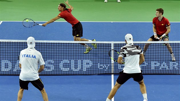 Deblov souboj tenist Belgie a Itlie ve tvrtfinle Davis Cupu.