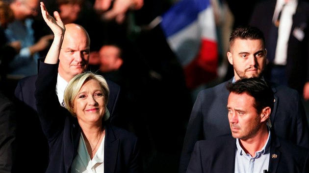 Marine Le Penová na svém předvolebním mítinku v Bordeaux (2. dubna 2017).