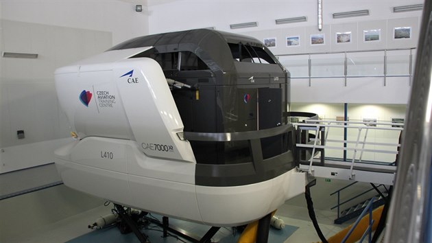 Nov simultor letounu L410 v praskm vcvikovm stedisku CATC vypad jako kabina na nkolika nokch. Je jedin svho druhu na svt.