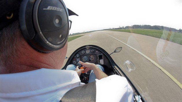 Výhled z kabiny autovírníku, tedy létajícího auta, vyvinutého přerovskou firmou Nirvana Systems.