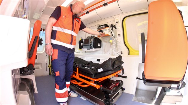 Zdravotnická záchranná služba Olomouckého kraje převzala tento týden osm nových sanitek. Sloužit budou na stanovištích ve Šternberku, Prostějově, Přerově, Olomouci a Hranicích.