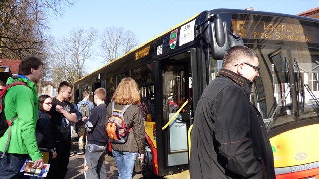 Autobusov linka z Walbrzychu poprv zamila a do Mezimst (1.4.2017).