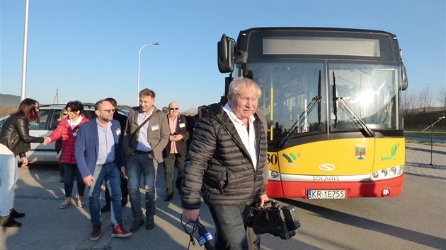 Autobusov linka z Walbrzychu poprv zamila a do Mezimst (1.4.2017).