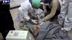 Chemický útok v Sýrii si vyádal desítky obtí. Velkou ást tvoily eny a...