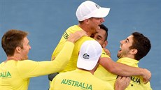 Radost australských tenist po postupu do semifinále Davis Cupu. V nárui Nicka...